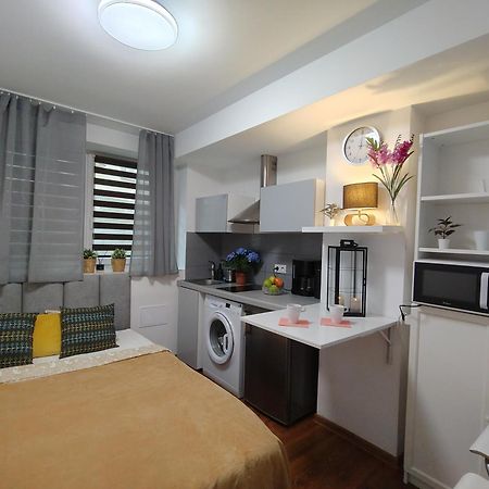 Hollidays Centrum Apartments Варшава Екстер'єр фото