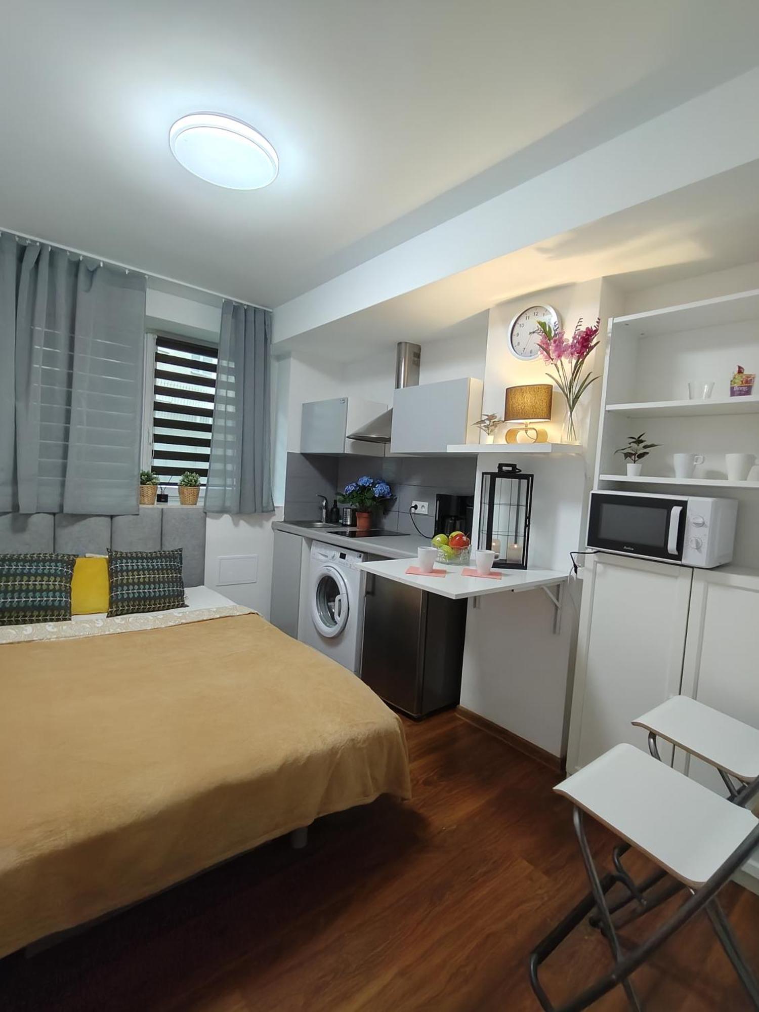 Hollidays Centrum Apartments Варшава Екстер'єр фото